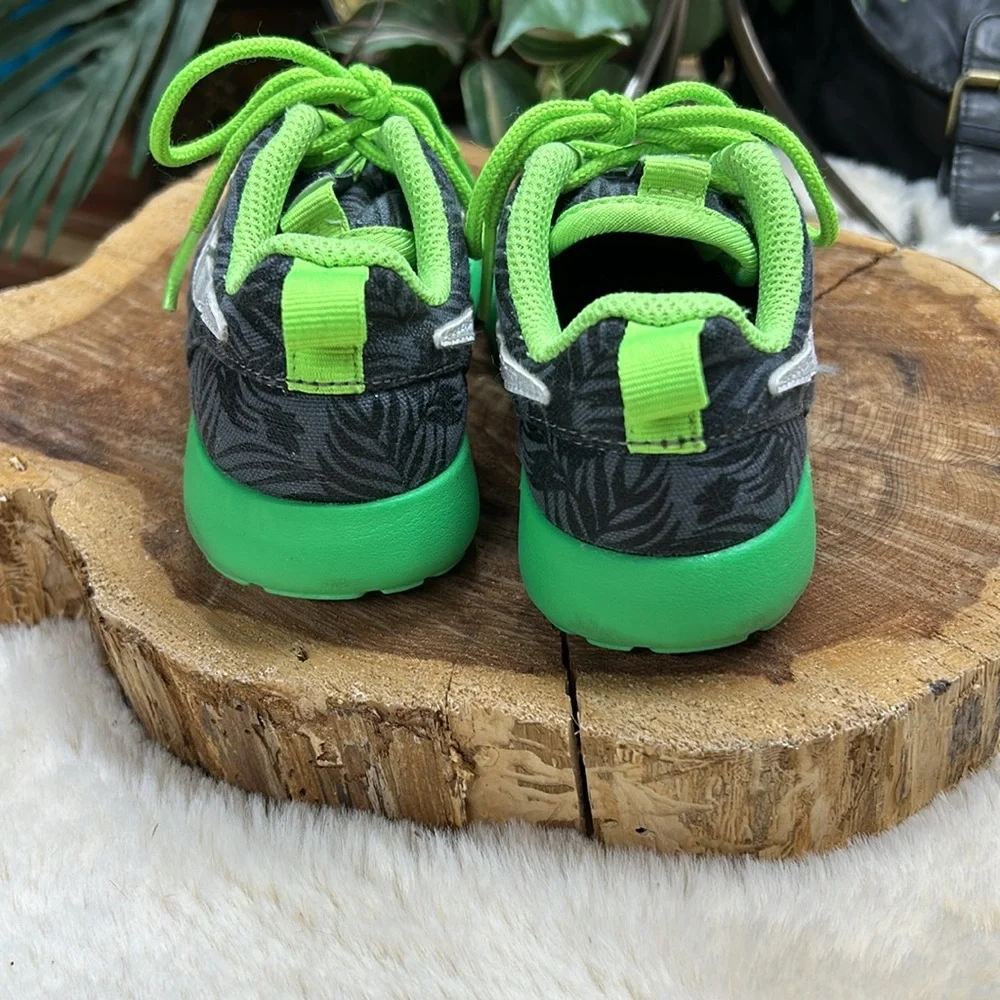 Nike lace up